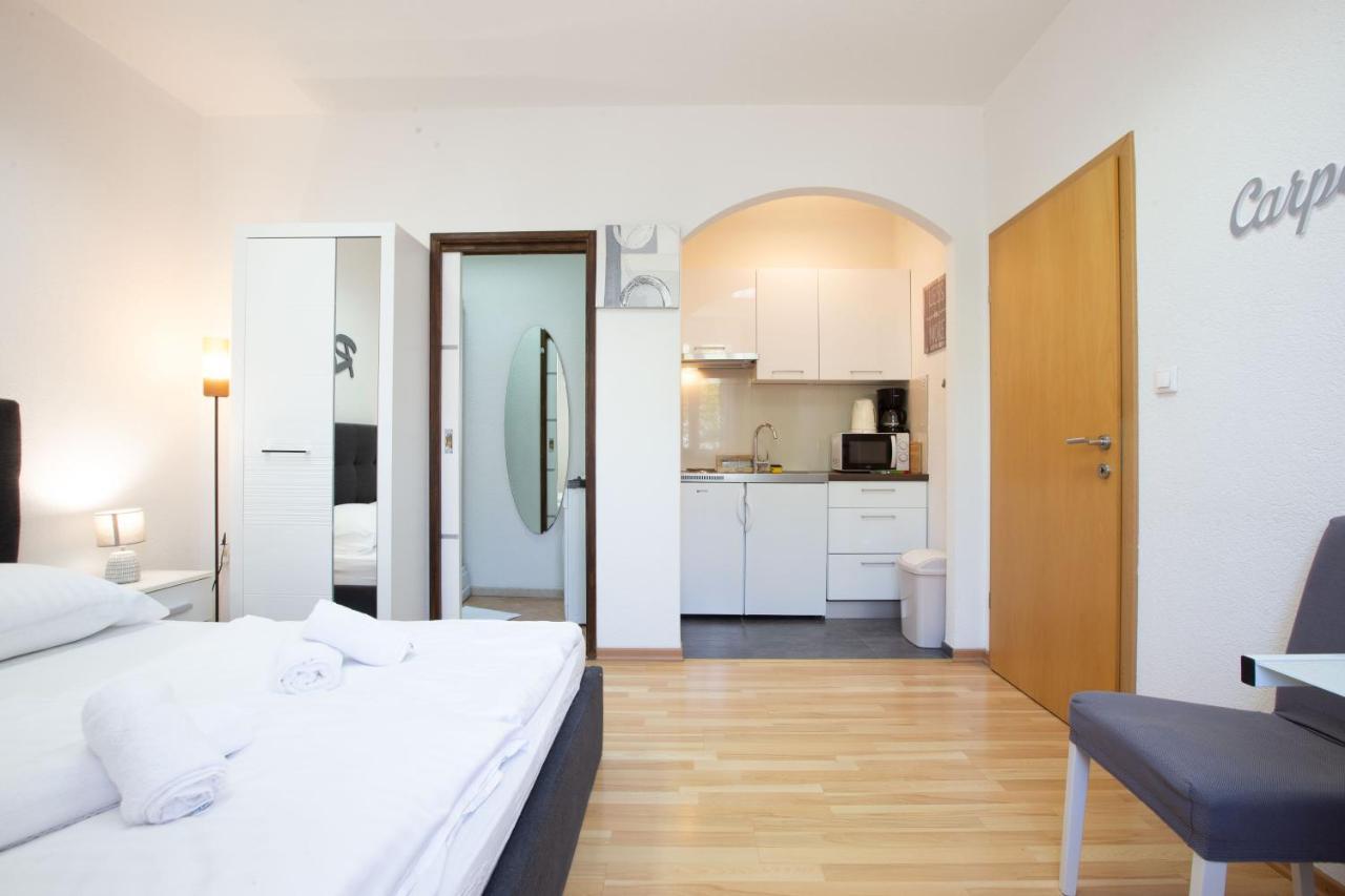 Lilly Studio Apartments Zara Esterno foto