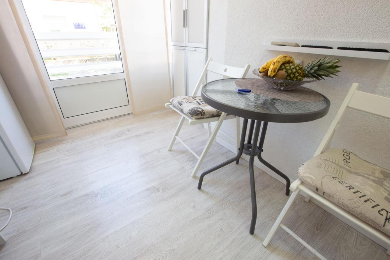 Lilly Studio Apartments Zara Esterno foto