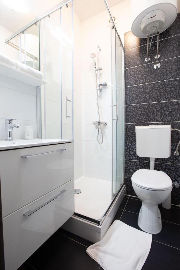 Lilly Studio Apartments Zara Esterno foto