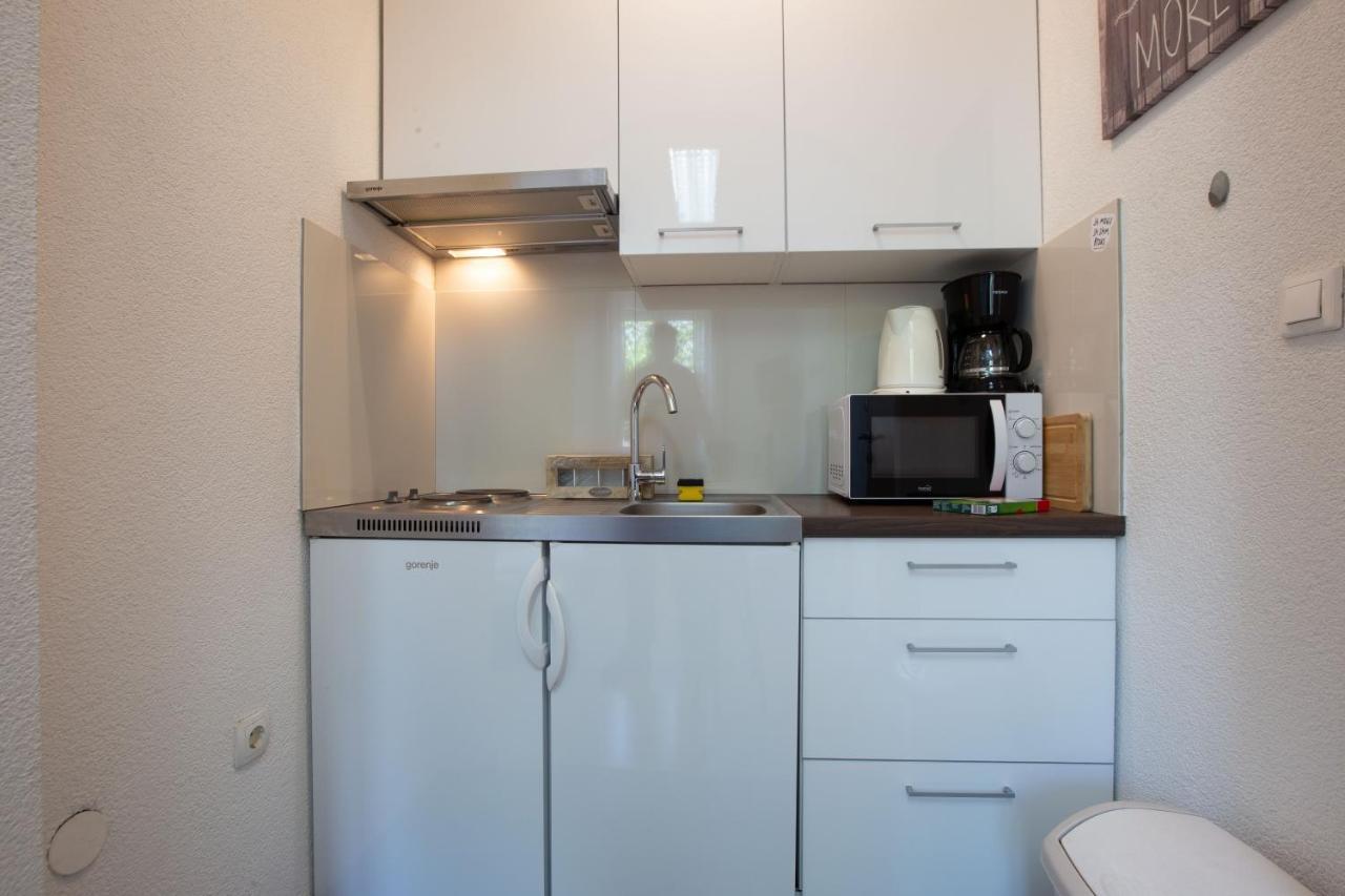 Lilly Studio Apartments Zara Esterno foto